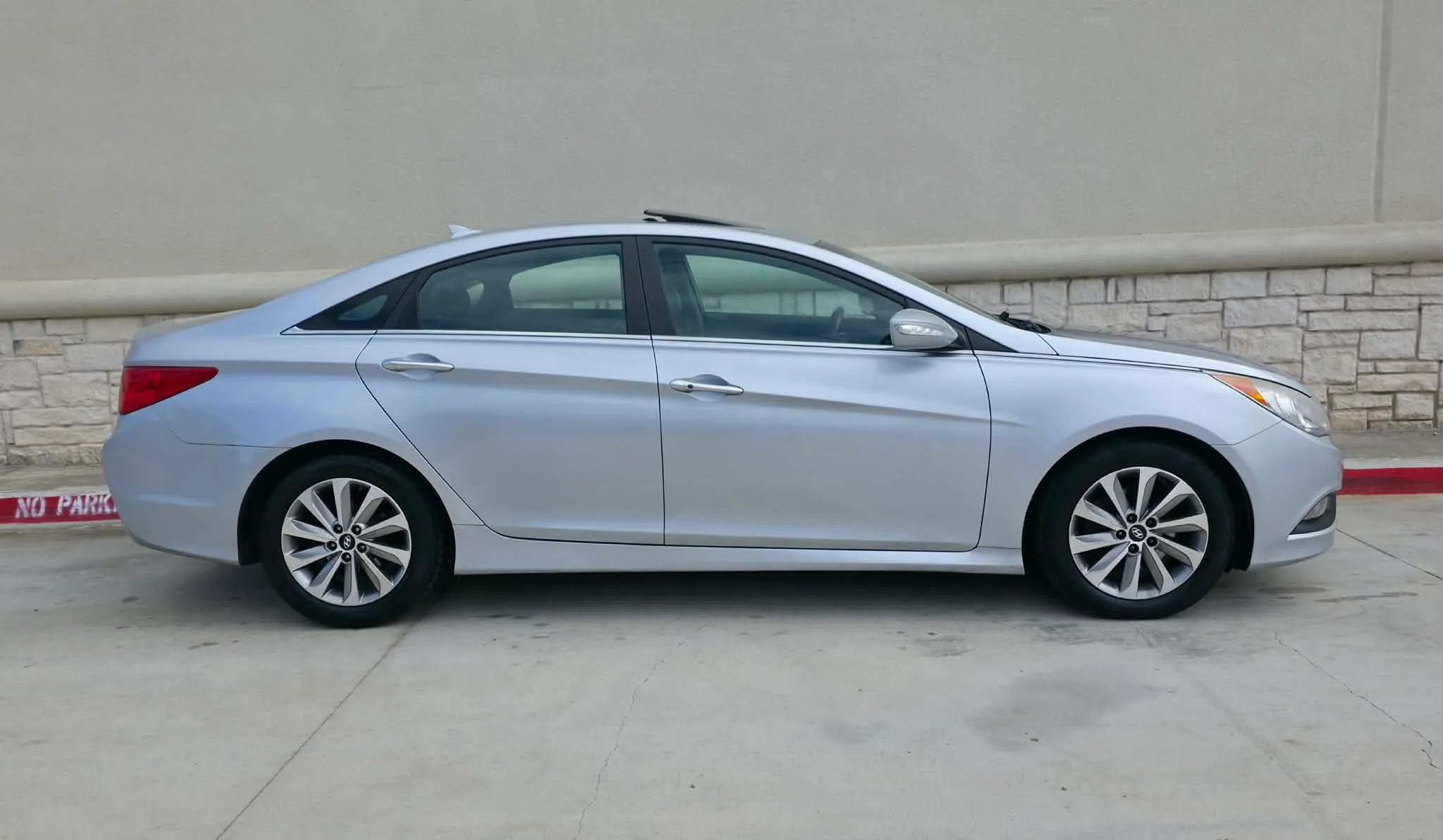 Used 2014 Hyundai Sonata Limited FWD image 2