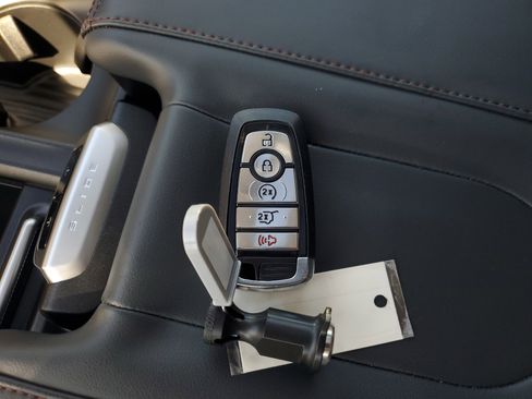 Certified 2025 Ford Expedition Active image 31