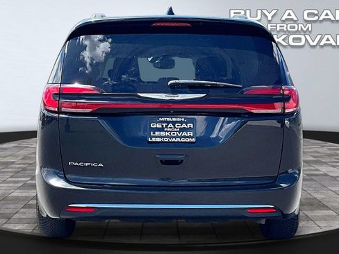 Used 2022 Chrysler Pacifica Touring-L FWD image 4