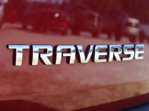 Used 2021 Chevrolet Traverse LT image 12