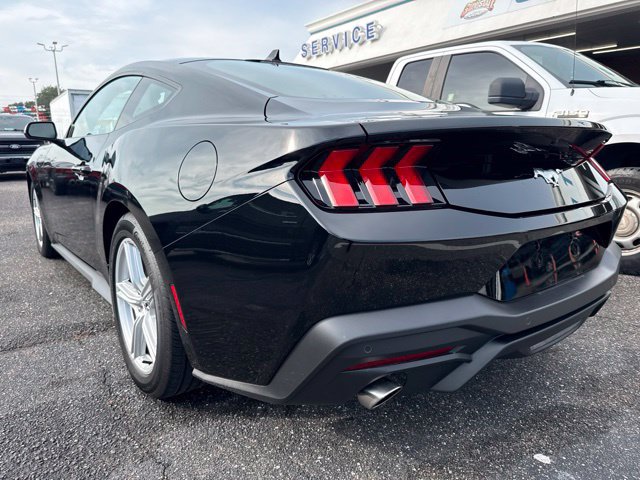 Used 2026 Ford Mustang Coupe RWD image 5