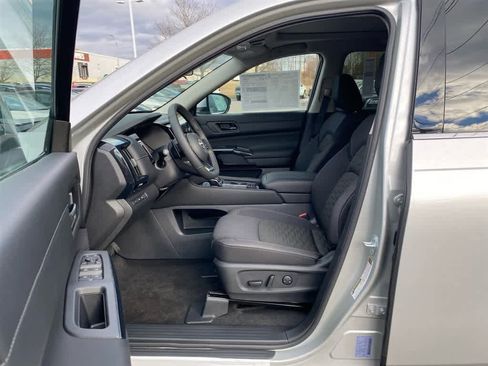 New 2025 Nissan Pathfinder SV image 11