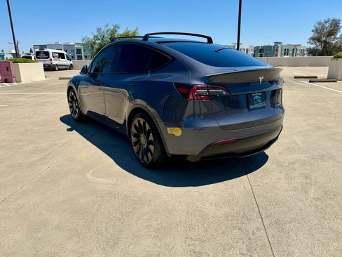 Used 2022 Tesla Model Y Performance AWD/4WD image 15