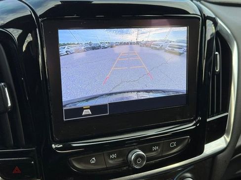 Used 2023 Chevrolet Traverse LT FWD image 18