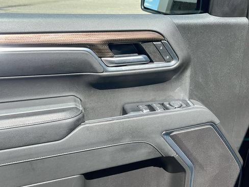 Used 2023 Chevrolet Silverado 1500 LT AWD/4WD image 18
