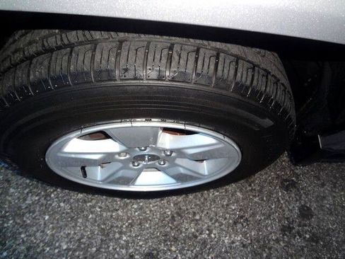 Used 2017 Jeep Compass Latitude image 23