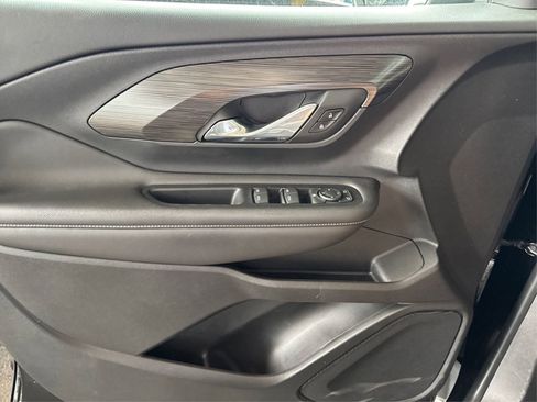 Used 2023 GMC Terrain SLE w/ Elevation Edition image 25