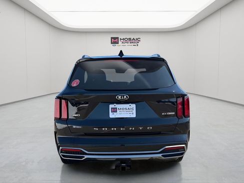 Used 2021 Kia Sorento EX w/ Panoramic Sunroof Package image 4