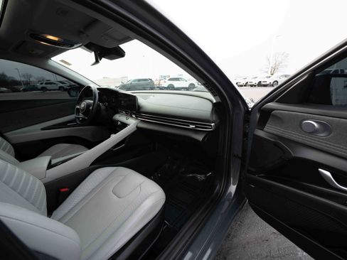 Used 2023 Hyundai Elantra Limited image 25