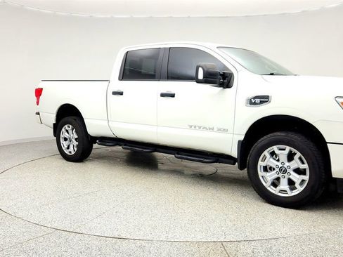 Used 2023 Nissan Titan SV w/ SV Convenience Package AWD/4WD image 3
