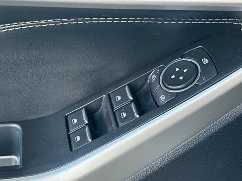 Used 2022 Ford Explorer XLT image 12