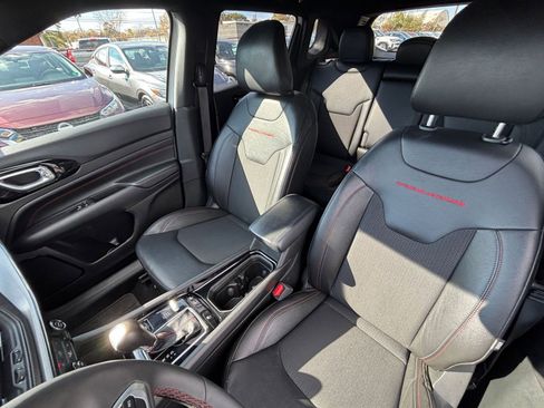 Used 2025 Jeep Compass Trailhawk image 35