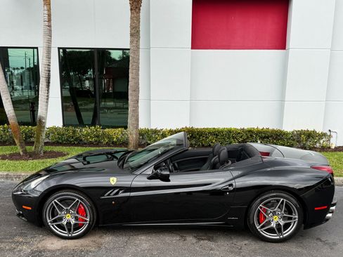 Used 2013 Ferrari California image 28