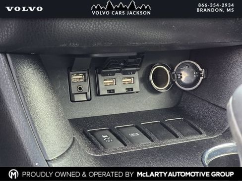 Used 2019 Toyota Highlander XLE FWD image 23