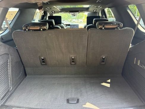 Used 2025 GMC Yukon Denali Ultimate w/ LPO, Floor Liner Package AWD/4WD image 9