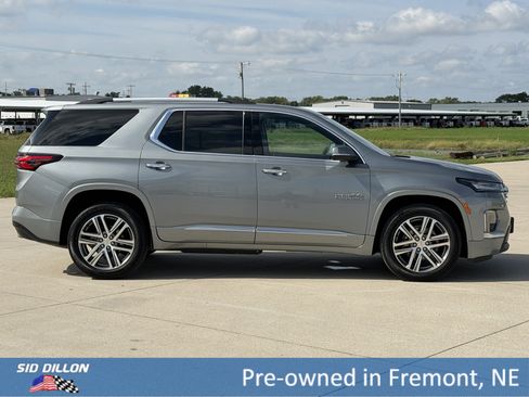 Used 2023 Chevrolet Traverse High Country AWD/4WD image 3