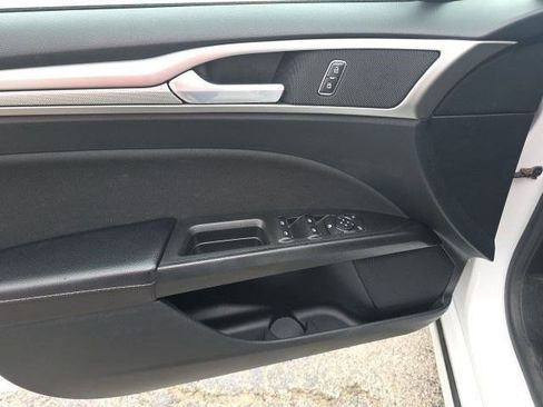 Used 2019 Ford Fusion SE image 11