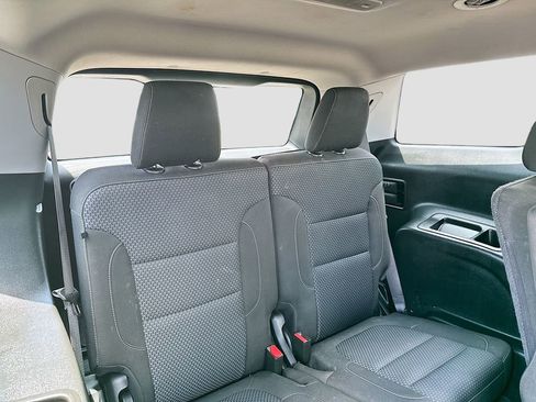 Used 2023 GMC Acadia SLE w/ Driver Convenience Package FWD image 26