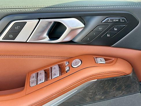 New 2025 BMW X7 M60i w/ Executive Package image 18