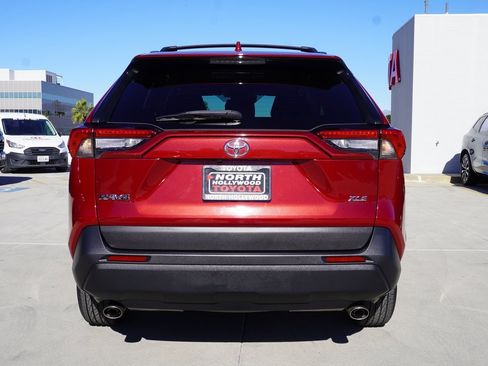 Used 2020 Toyota RAV4 XLE image 6