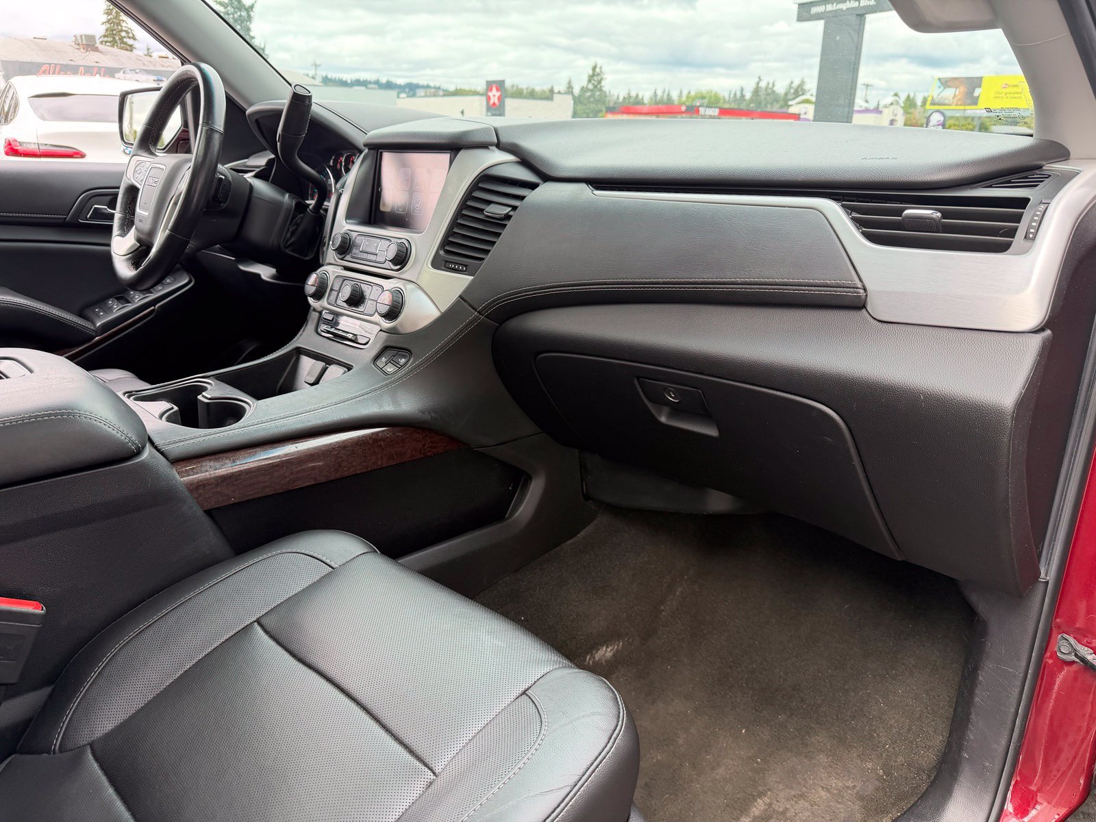 Used 2018 GMC Yukon SLT w/ HD Trailering Package AWD/4WD image 25