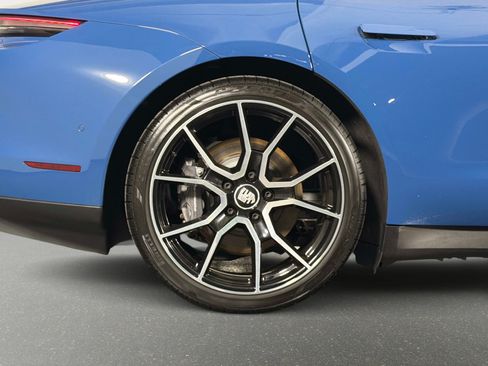 Used 2023 Porsche Taycan RWD image 5