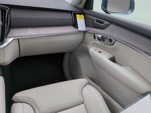New 2026 Volvo XC90 T8 Ultra w/ Protection Package Premier AWD/4WD image 14