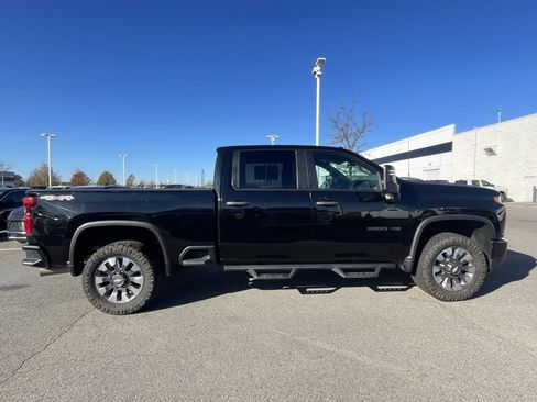 Used 2023 Chevrolet Silverado 2500 Custom w/ Custom Value Package image 9