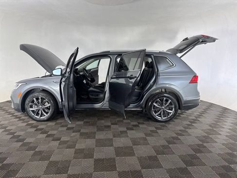 Used 2022 Volkswagen Tiguan SE AWD/4WD image 9