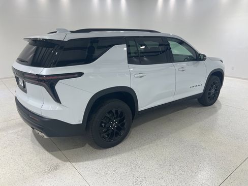 New 2026 Chevrolet Traverse LT w/ Enhanced Driving Package image 5