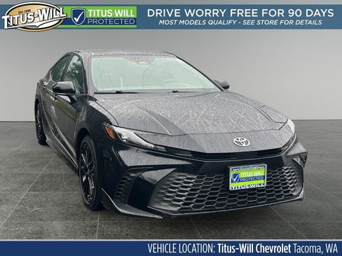 Used 2025 Toyota Camry SE image 1