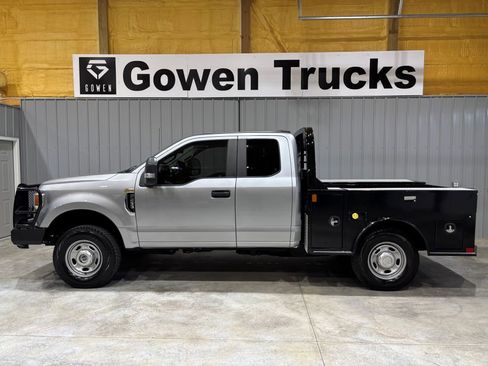 Used 2022 Ford F250 XL w/ Power Equipment Group image 2