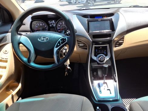Used 2012 Hyundai Elantra GLS FWD image 12