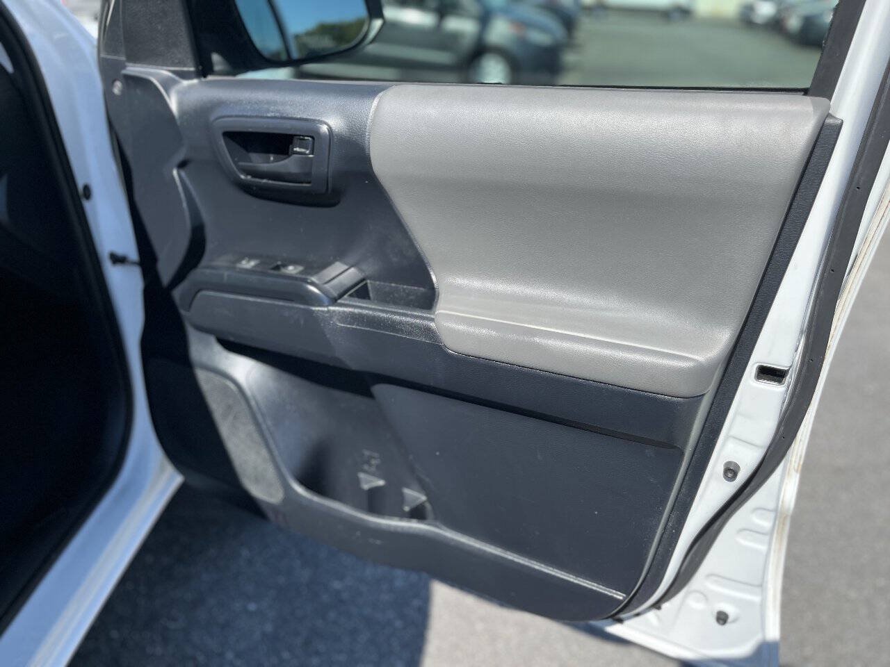 Used 2019 Toyota Tacoma SR w/ SR Convenience Package RWD image 26