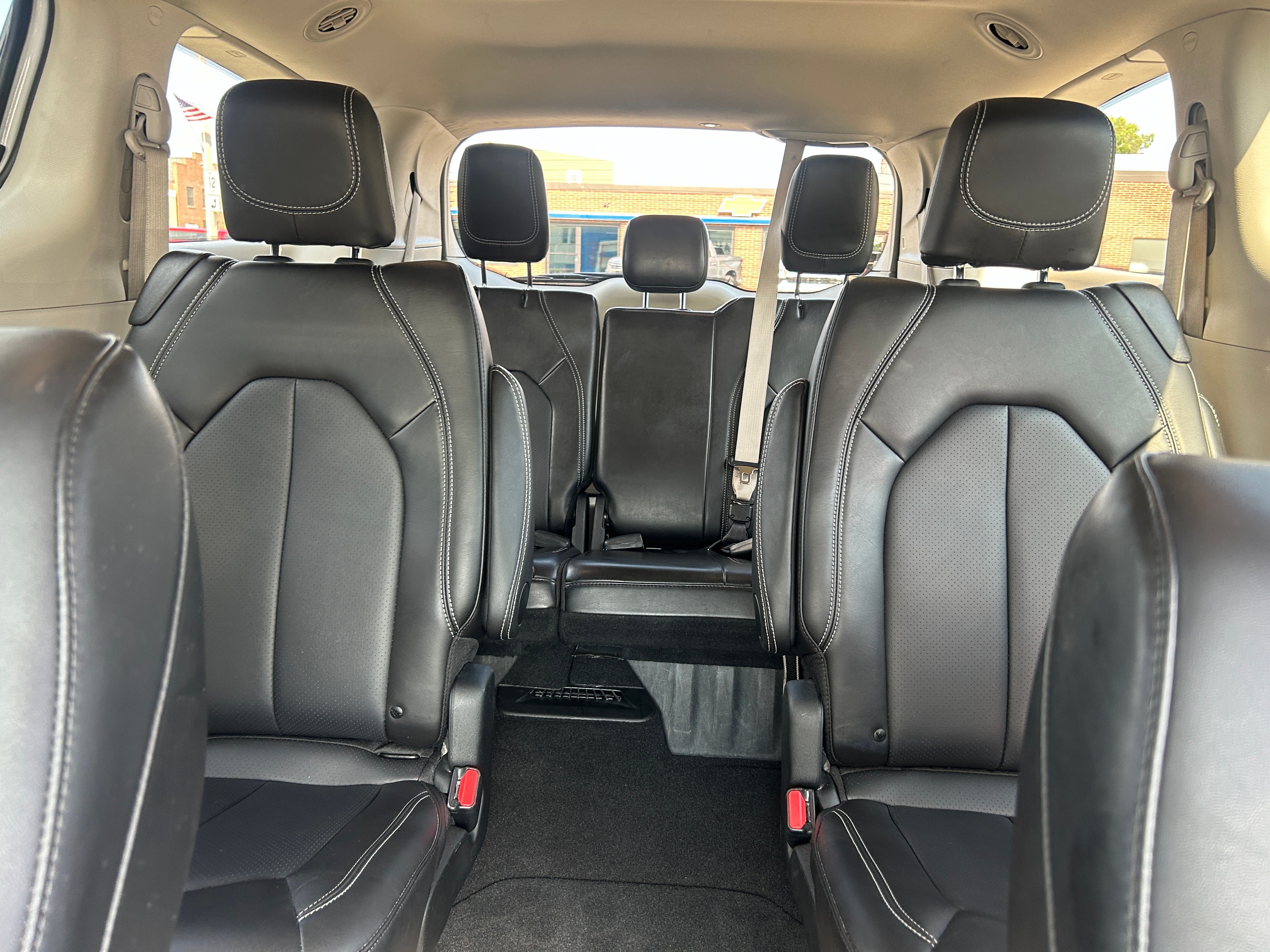 Used 2024 Chrysler Pacifica Touring-L FWD image 31
