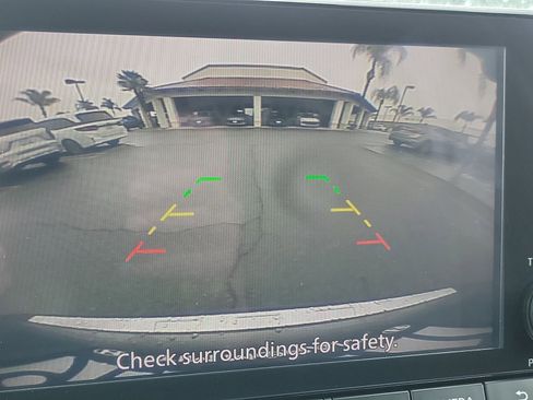 Used 2023 Nissan Rogue SV image 14