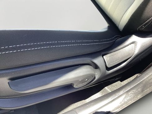 Used 2025 Hyundai Venue SEL FWD image 25
