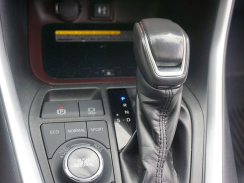 Used 2019 Toyota RAV4 Limited w/ Advanced Technology Package AWD/4WD image 11