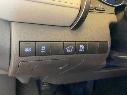 Used 2019 Toyota Camry LE FWD image 19