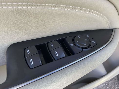 Used 2019 Buick Regal Essence w/ Driver Confidence Package I image 13