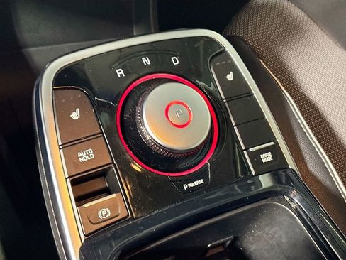 Used 2020 Kia Niro EX image 17