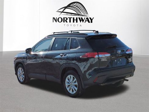 Used 2023 Toyota Corolla Cross LE image 5