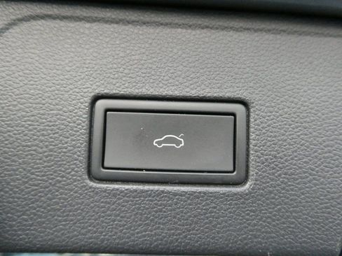 Used 2022 Volkswagen Atlas SE image 17