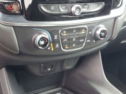 Used 2023 Chevrolet Traverse LT image 18