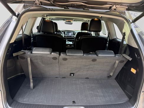 Used 2018 Toyota Highlander SE AWD/4WD image 4