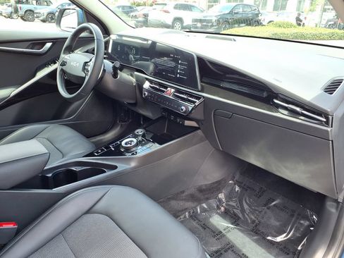 Certified 2023 Kia Niro EX FWD image 12