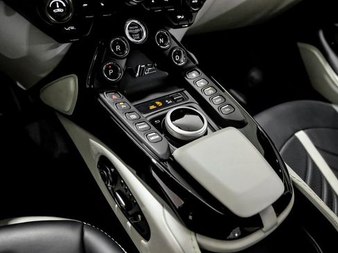 Used 2023 Aston Martin V12 Vantage image 18
