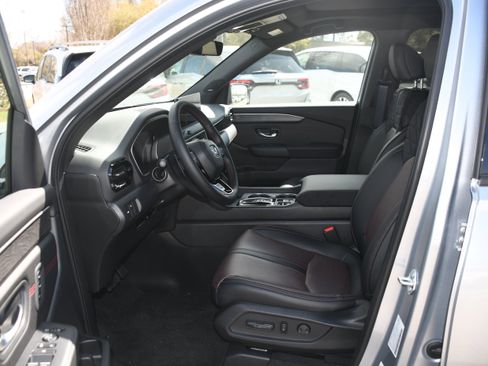 New 2026 Honda Pilot Black Edition image 3