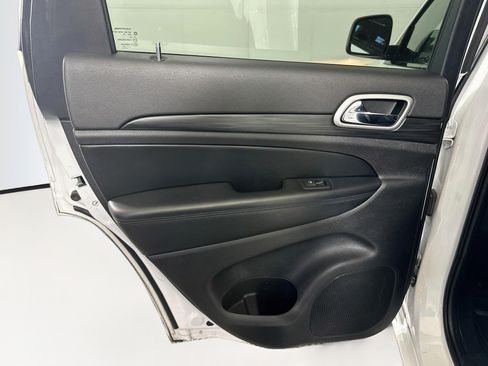 Used 2021 Jeep Grand Cherokee Laredo X AWD/4WD image 26