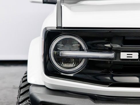 Used 2025 Ford Bronco Outer Banks w/ Sasquatch Package image 3